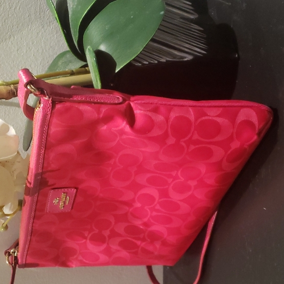 ❣️💫MARK DOWN💫❣️ Coach Hot Pink Bag - Picture 3 of 13